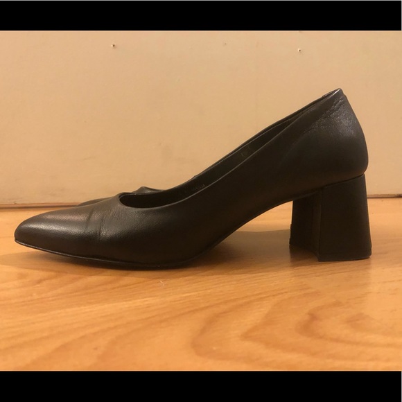 Mid-heels - Picture 1 of 3